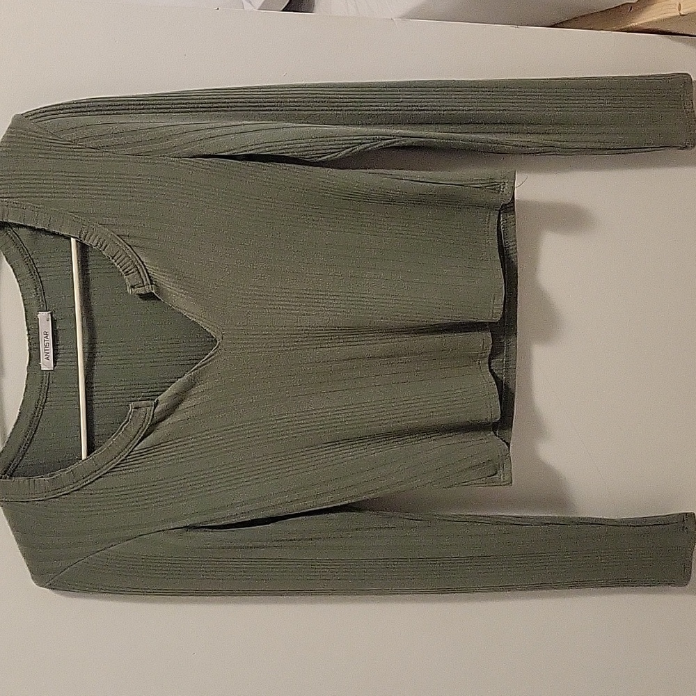 Green midriff long sleeve